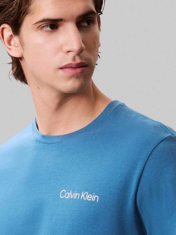 Calvin Klein T-shirt