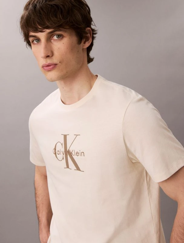 Calvin Klein T-shirt